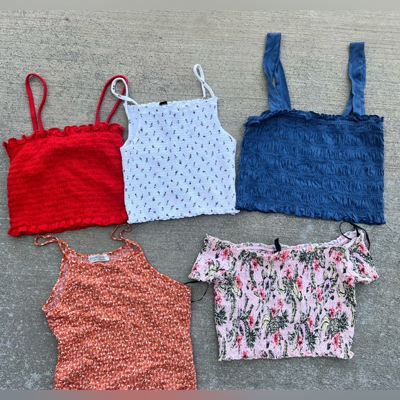 lot summer tops (moving deadline make me an offer!!) - Picture 1 of 1